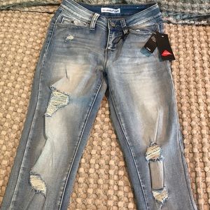 YMI Wanna betta butt light wash jeans size 3/26. Net